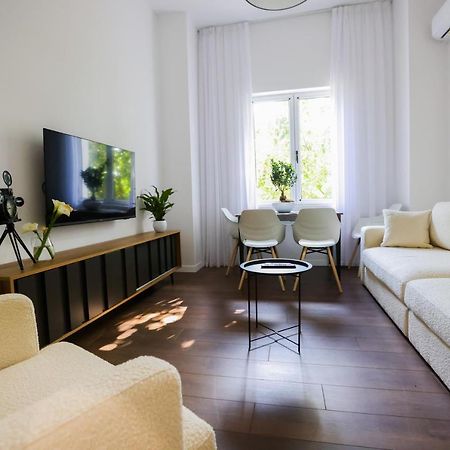 "Middlenest" Central Apartment Tirana Esterno foto