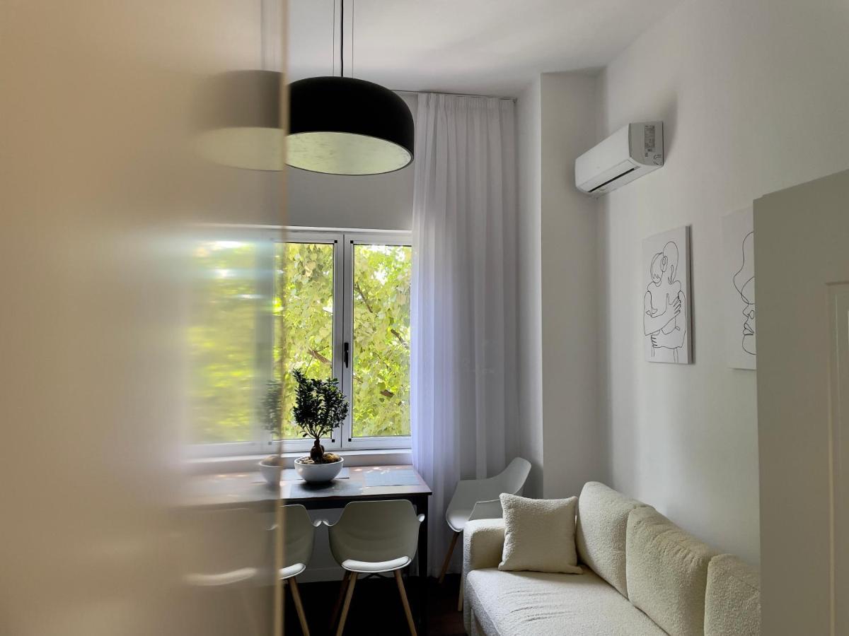 "Middlenest" Central Apartment Tirana Esterno foto