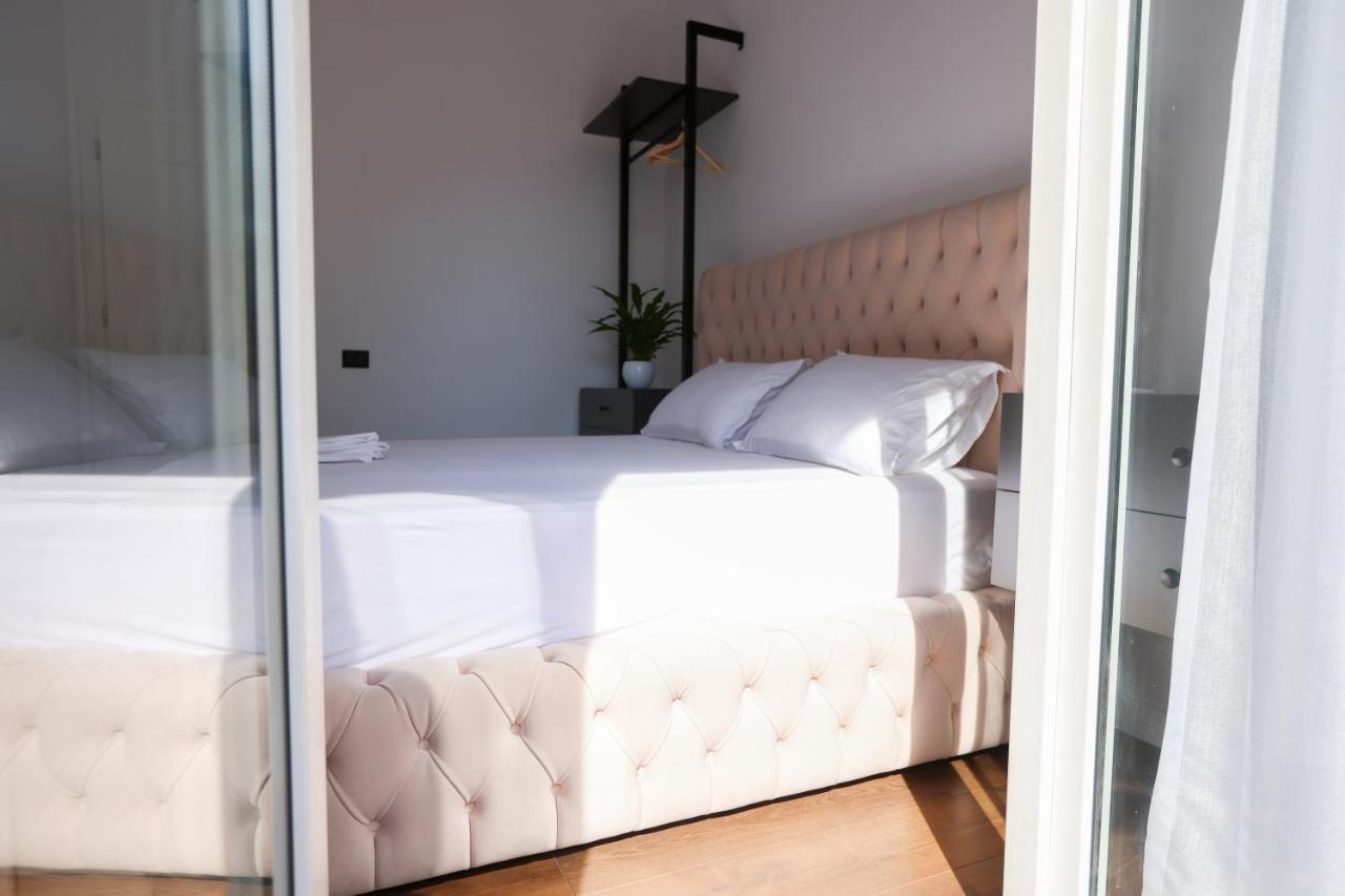 "Middlenest" Central Apartment Tirana Esterno foto
