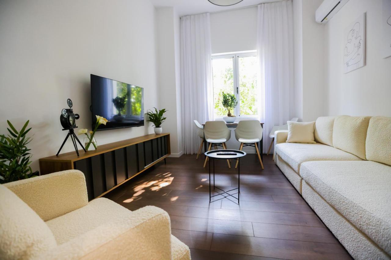 "Middlenest" Central Apartment Tirana Esterno foto