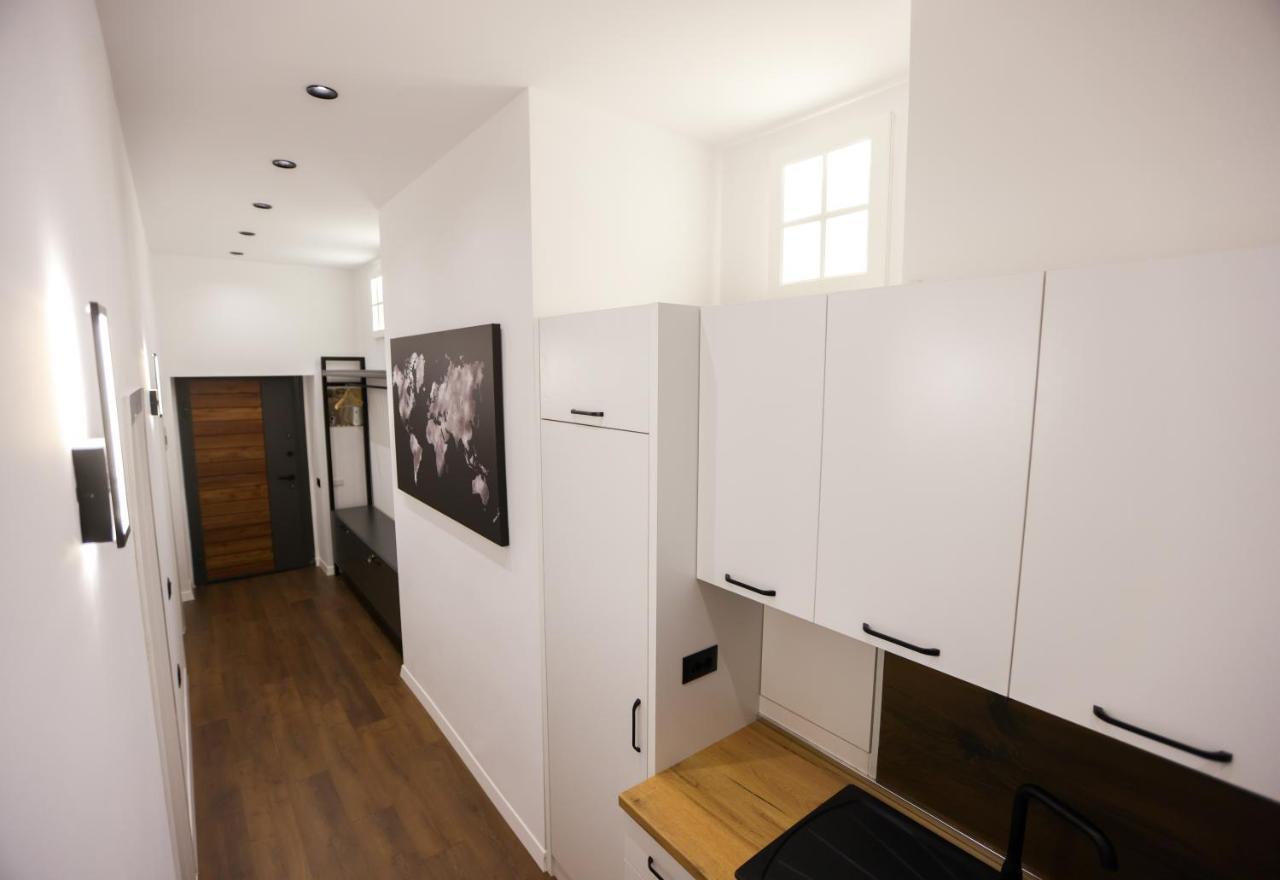 "Middlenest" Central Apartment Tirana Esterno foto