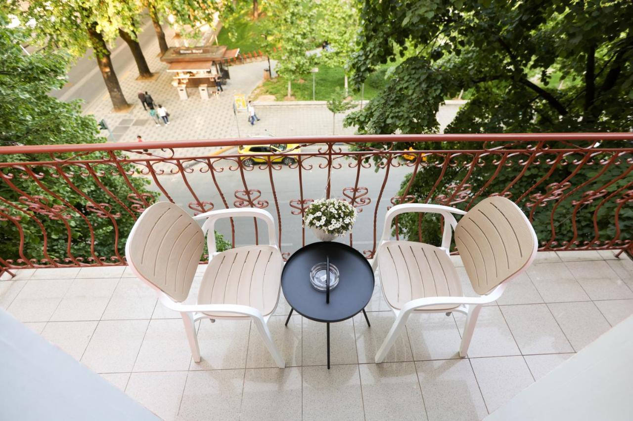 "Middlenest" Central Apartment Tirana Esterno foto