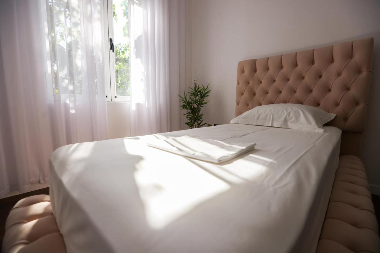 "Middlenest" Central Apartment Tirana Esterno foto